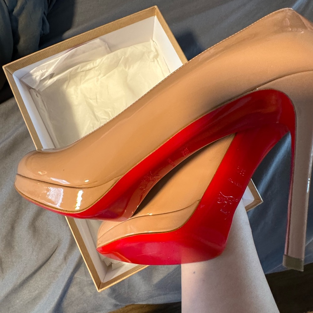 No te excellent condition used with flag a box and replacement heels